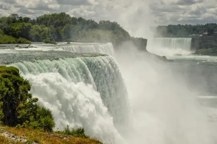 Framed Print : Close-up view of the American Falls in Niagara Falls, US Framed Print : Close-up view of the American Falls in Niagara Falls, US