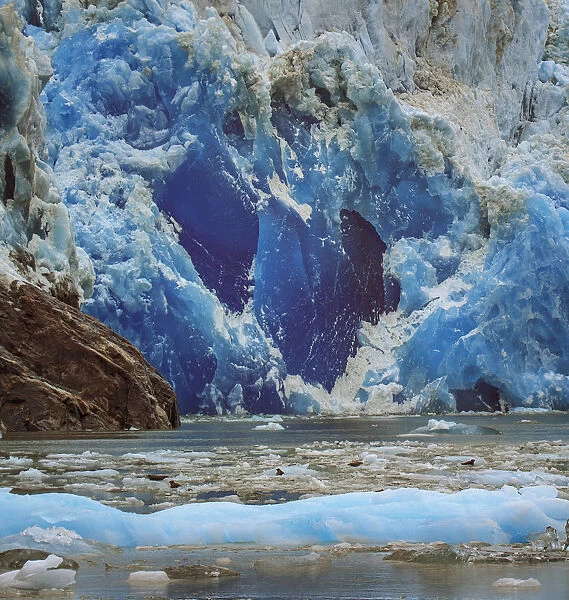 Close up view of the face of the Glacier