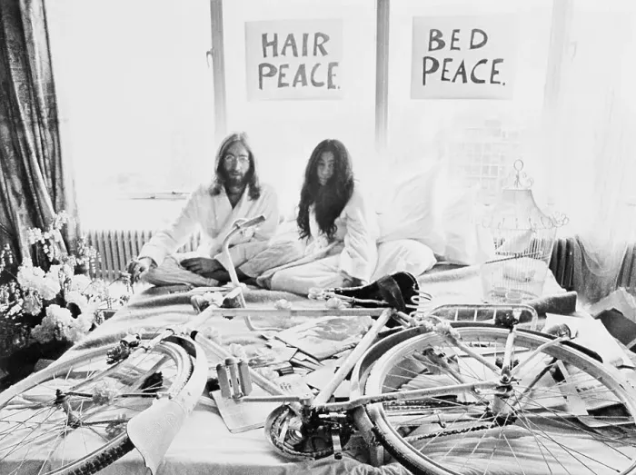 Framed Print : Closeup J.Lennon W / Bride Y. Ono In Bed