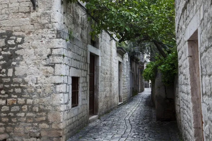 Framed Print : Cobblestoned Alley in Trogir