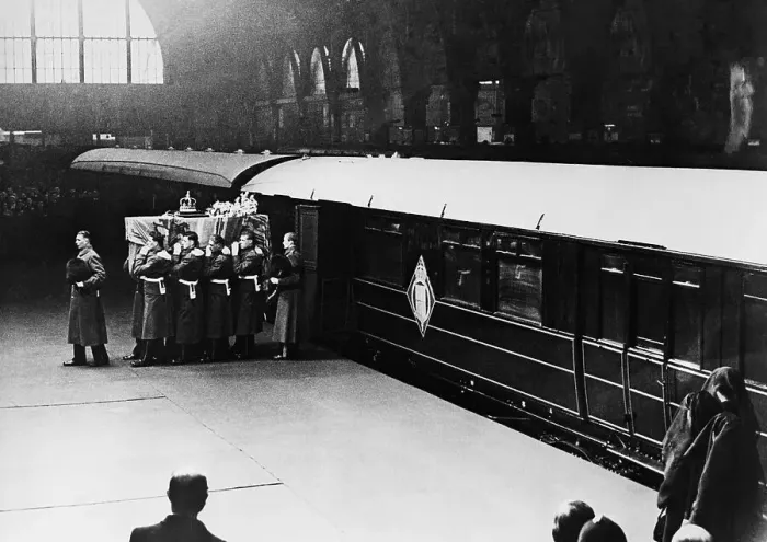 Framed Print : Coffin Of King George Vi In London Framed Print : Coffin Of King George Vi In London