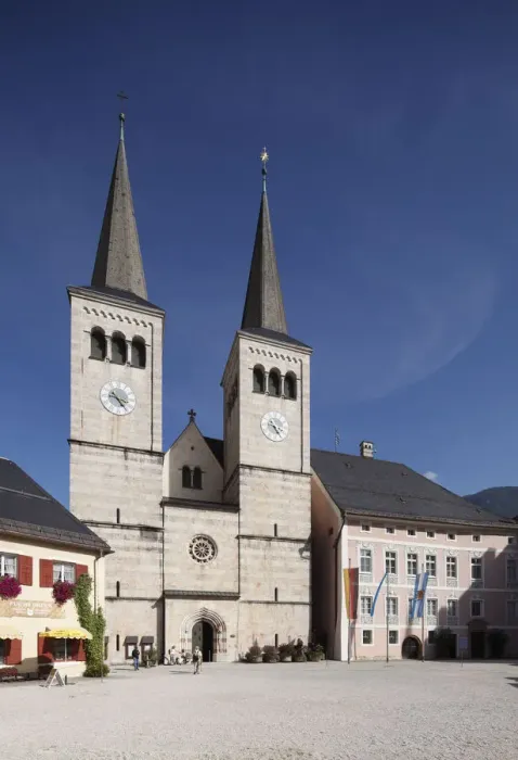 Framed Print : Collegiate church of St. Peter und Johannes der Taeufer, Schlossplatz square, Berchtesgaden, Berchtesgadener Land, Upper Bavaria, Bavaria, Germany, Europe Framed Print : Collegiate church of St. Peter und Johannes der Taeufer, Schlossplatz square, Berchtesgaden, Berchtesgadener Land, Upper Bavaria, Bavaria, Germany, Europe
