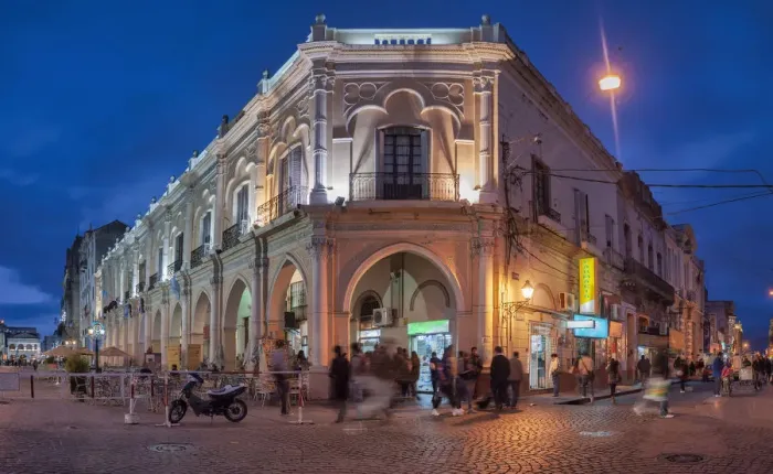 Framed Print : Colonial-style building in Plaza 9 de Julio in the city of Salta at dusk, Argentina Framed Print : Colonial-style building in Plaza 9 de Julio in the city of Salta at dusk, Argentina