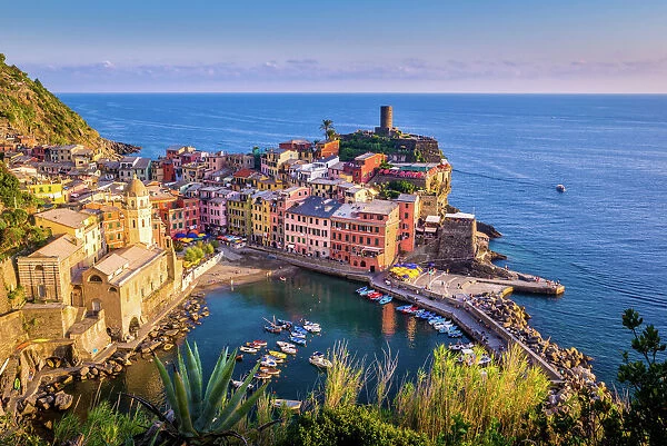 Colorful fishing village of Vernazza, Cinque Terre, in the province of La Spezia, Liguria, Italy