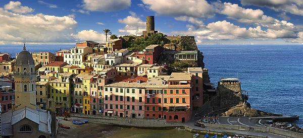 Colorful houses on the coast, UNESCO World Heritage Site, Vernazza, Cinque Terre, Liguria, Italy