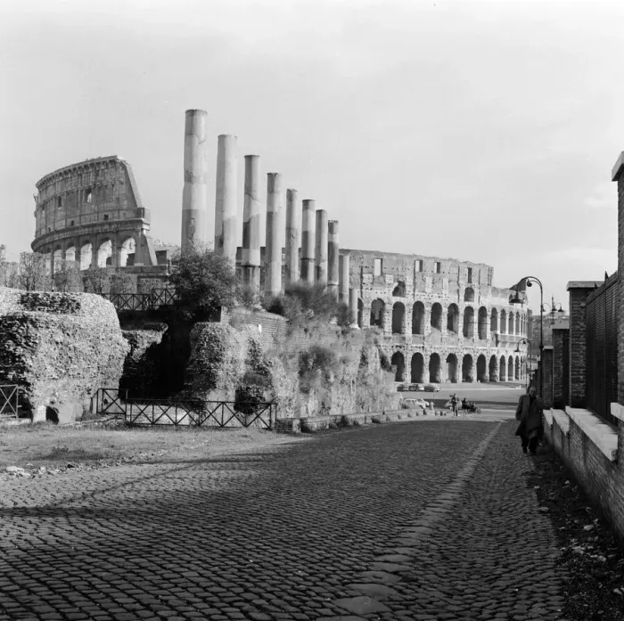 Framed Print : The Colosseum Framed Print : The Colosseum