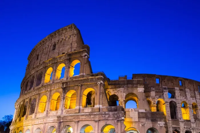 Framed Print : The Colosseum at dawn in Rome, Italy Framed Print : The Colosseum at dawn in Rome, Italy