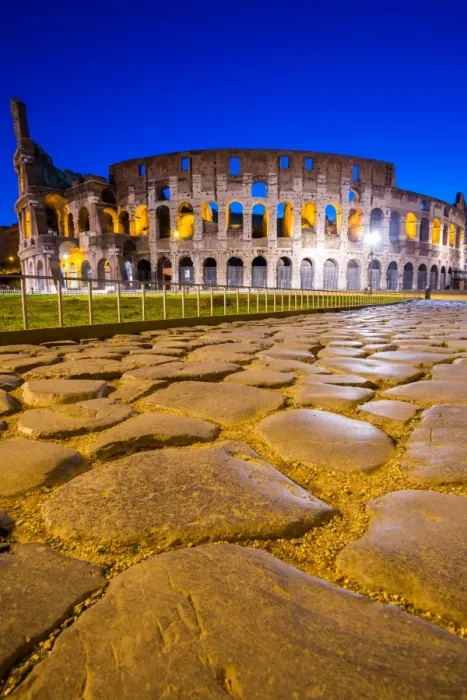 Framed Print : The Colosseum at dawn in Rome, Italy Framed Print : The Colosseum at dawn in Rome, Italy
