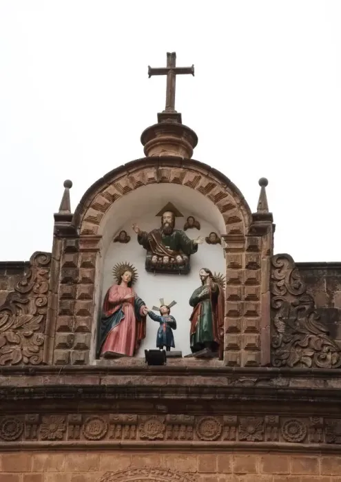 Framed Print : Coloured statues on roof of temple, Cusco Framed Print : Coloured statues on roof of temple, Cusco