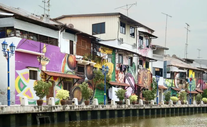 Framed Print : Colourful houses line Melaka River Framed Print : Colourful houses line Melaka River