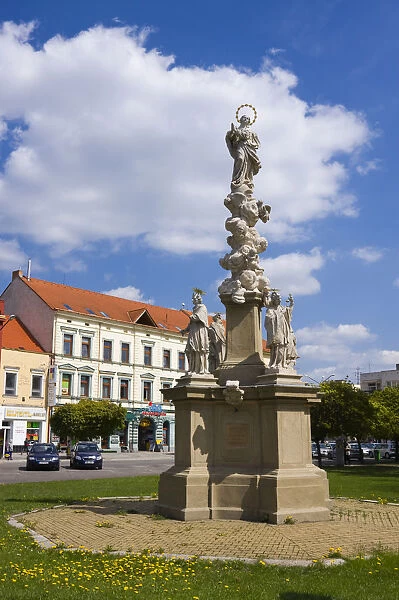 Column with a statue of the Virgin Mary, cultural heritage, Masaryk Square, in HodonAzAin, HodonAzAin district, South Moravia region, Czech Republic, Europe