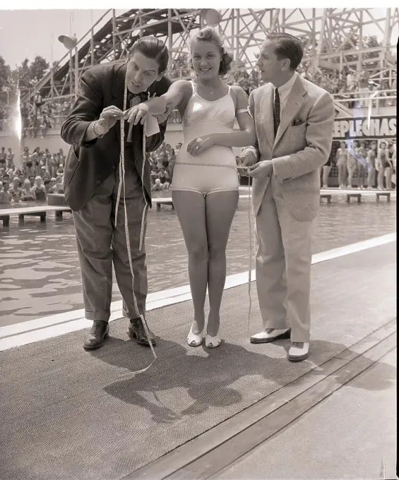 Framed Print : Comedians Measure Beauty Contest Winner