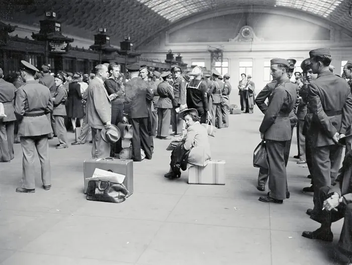 Framed Print : Commuters Gathering in Union Station