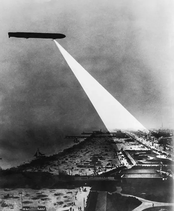 Framed Print : Composite Picture of Zeppelin Over Yarmouth Framed Print : Composite Picture of Zeppelin Over Yarmouth