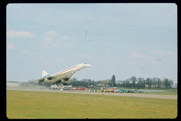 Framed Print : Concorde 002 Taking Off Framed Print : Concorde 002 Taking Off