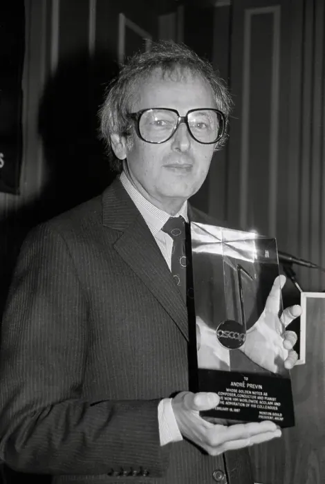 Framed Print : Conductor Previn Holding Award Framed Print : Conductor Previn Holding Award