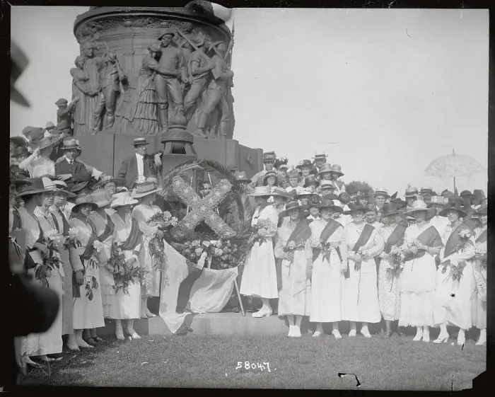 Framed Print : Confederacy Daughters Unveil Monument Framed Print : Confederacy Daughters Unveil Monument