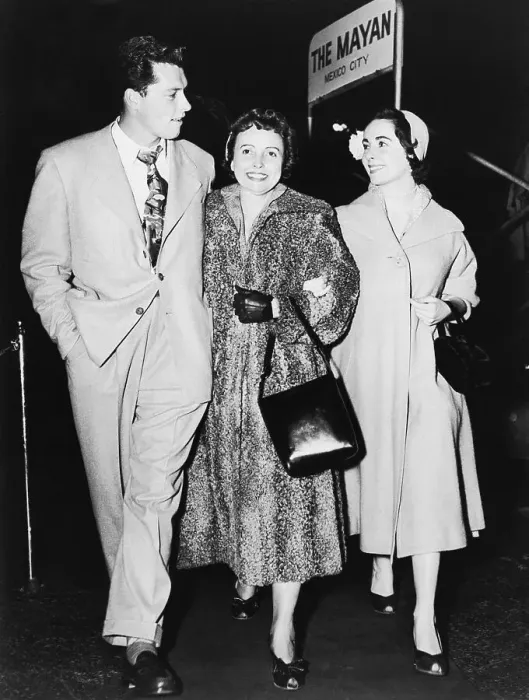 Framed Print : Conrad Hilton with Elizabeth Taylor and her Mother Framed Print : Conrad Hilton with Elizabeth Taylor and her Mother