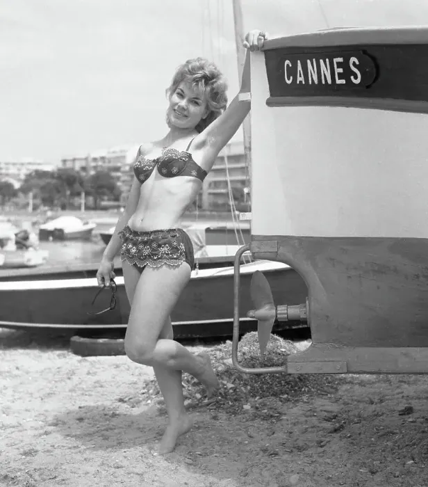 Framed Print : Contestant for the Miss Festival Crown at Cannes