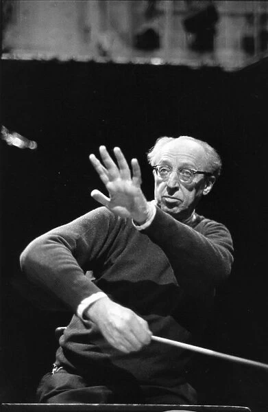 Copland Conducts