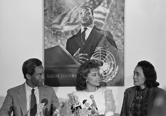 Framed Print : Coretta King with Vanessa Williams and Guion Bluford Framed Print : Coretta King with Vanessa Williams and Guion Bluford