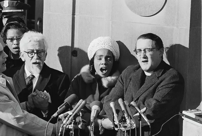 Framed Print : Coretta Scott King Joining Hands and Singing with Protesters Framed Print : Coretta Scott King Joining Hands and Singing with Protesters