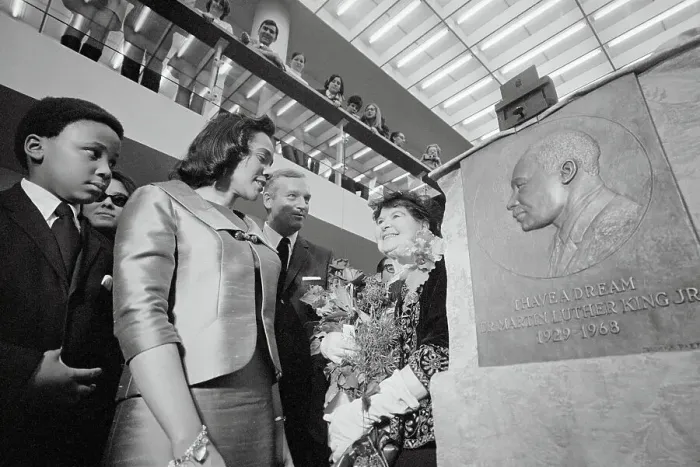 Framed Print : Coretta Scott King at Memorial for Her late Husband Framed Print : Coretta Scott King at Memorial for Her late Husband