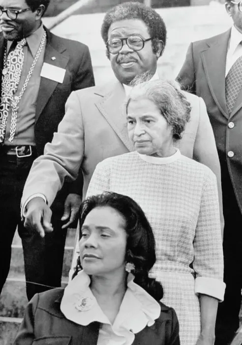 Framed Print : Coretta Scott King Standing in Front of Rosa Parks and Ralph Abernathy