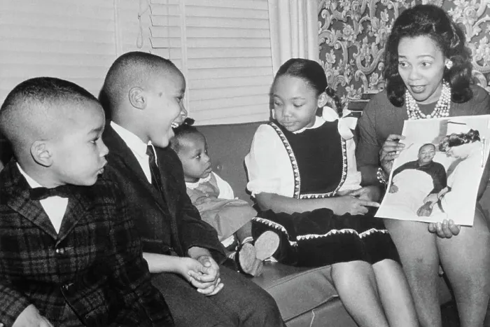 Framed Print : Coretta Scott King Talking With Her Young Children on Couch Framed Print : Coretta Scott King Talking With Her Young Children on Couch