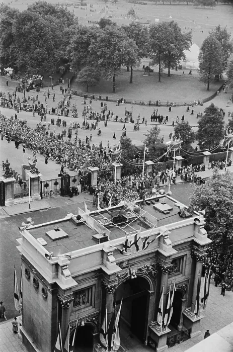 Framed Print : Coronation Crowd At Marble Arch Framed Print : Coronation Crowd At Marble Arch