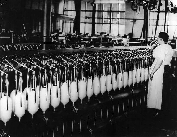 Cotton. circa 1909: Jones Cotton Mill, Manchester