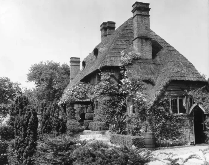 Framed Print : Country Cottage Framed Print : Country Cottage