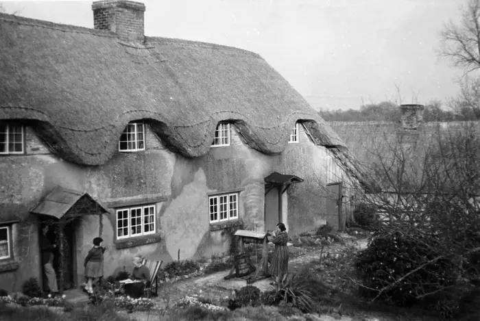 Framed Print : Country Cottage Framed Print : Country Cottage