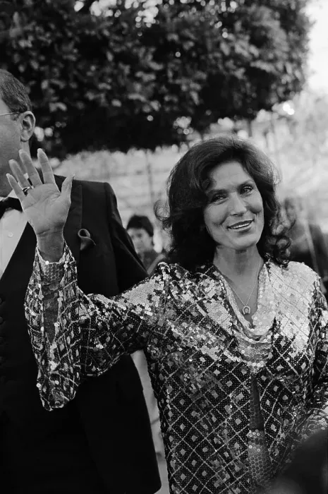 Framed Print : Country Singer Loretta Lynn at the Oscars Framed Print : Country Singer Loretta Lynn at the Oscars
