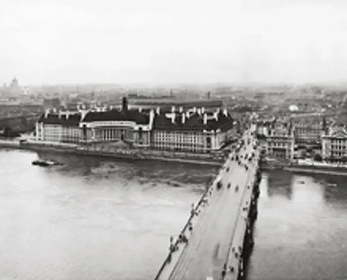 : County Hall : County Hall