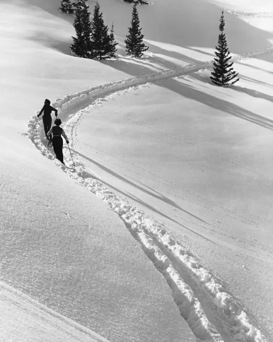 Framed Print : Couple cross-country skiing Framed Print : Couple cross-country skiing