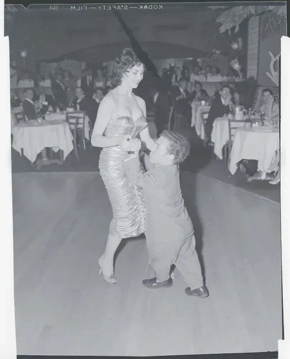 Framed Print : Couple Dancing at Nightclub