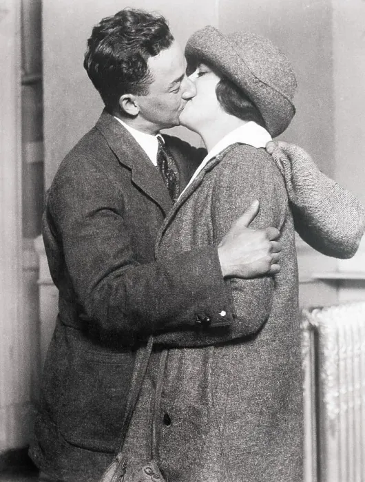 Framed Print : Couple Kissing
