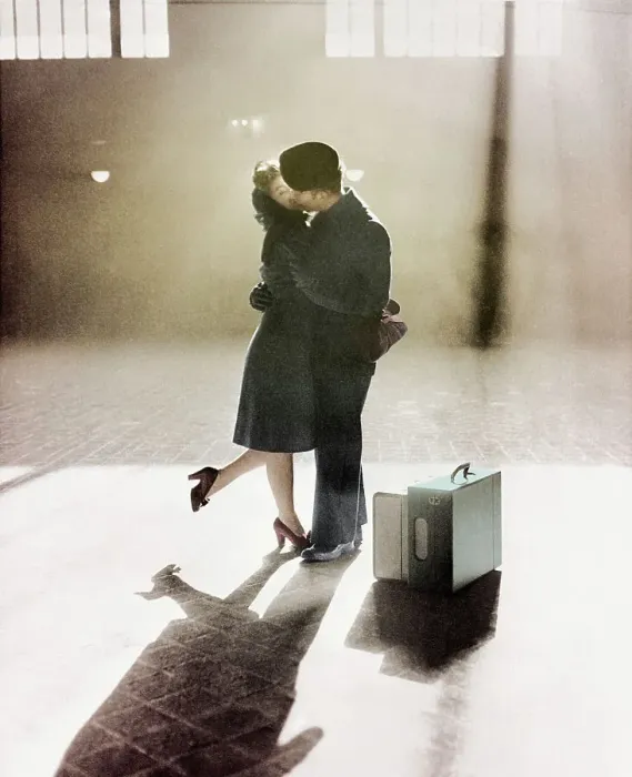 Framed Print : Couple Kissing in Train Station