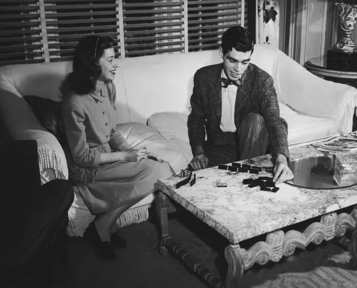 Framed Print : Couple playing dominoes (B&W)