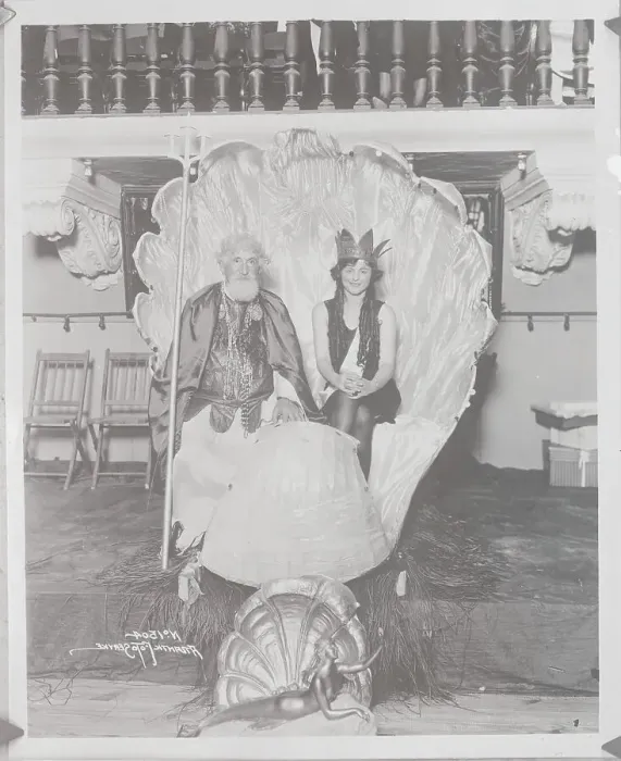 Framed Print : Couple in Shell Throne Framed Print : Couple in Shell Throne