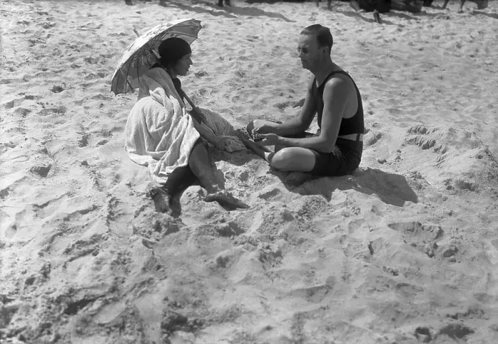 Framed Print : Couple sitting on beach Palm Beach, Florida, USA. March 18, 1921 Framed Print : Couple sitting on beach Palm Beach, Florida, USA. March 18, 1921