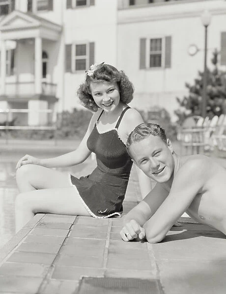 Couple sitting by pool. (Photo by H. Armstrong Roberts  /  Retrofile  /  Getty Images)