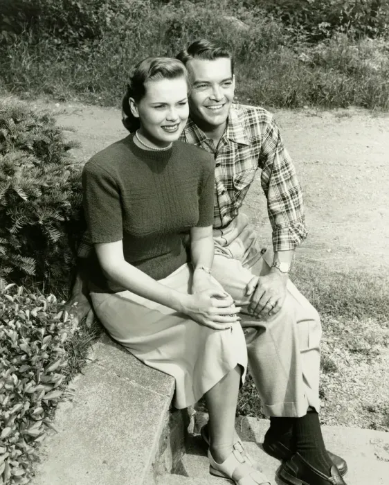 Framed Print : Couple sitting on wall in park, (B&W), (Portrait), (Elevated view) Framed Print : Couple sitting on wall in park, (B&W), (Portrait), (Elevated view)
