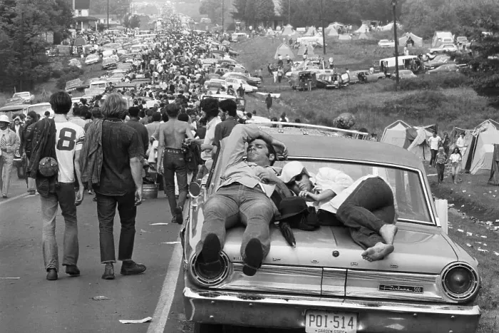 Framed Print : Couple Sleeping on Car at Woodstock, 1969 Framed Print : Couple Sleeping on Car at Woodstock, 1969