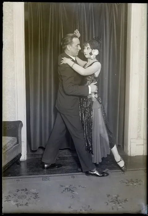 Framed Print : Couple Tango Dancing Framed Print : Couple Tango Dancing