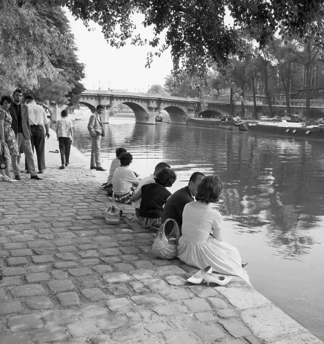Framed Print : Couples Sitting on the Banks of the Seine