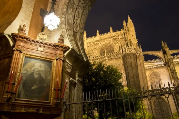 Framed Print : Court of the Oranges and Seville Cathedral Framed Print : Court of the Oranges and Seville Cathedral