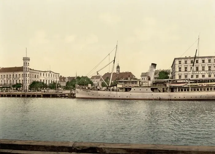 Framed Print : Courthouse and hotels on the Baltic Sea in Swinemuende, formerly Pomerania, Germany, today Swinoujscie in Poland, Historic, digitally restored reproduction of a photochrome print from the 1890s Framed Print : Courthouse and hotels on the Baltic Sea in Swinemuende, formerly Pomerania, Germany, today Swinoujscie in Poland, Historic, digitally restored reproduction of a photochrome print from the 1890s