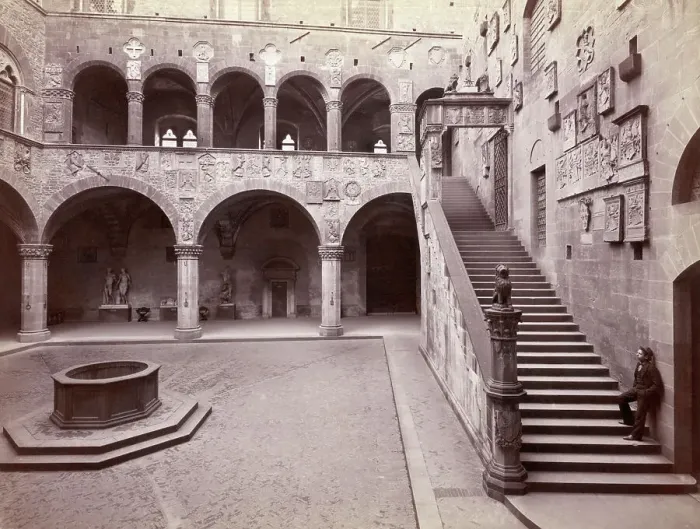Framed Print : Courtyard of the Palazzo del Podesta Framed Print : Courtyard of the Palazzo del Podesta